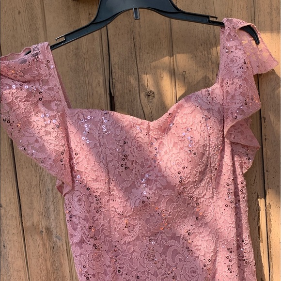 Beautiful Dress - Picture 3 of 8